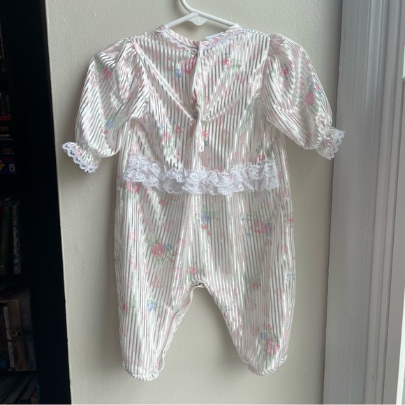 VTG HONORS BABY WHITE LACE TRIM FLORAL PRINT PAJAMAS SIZE 0/3 MONTHS - Picture 2 of 6